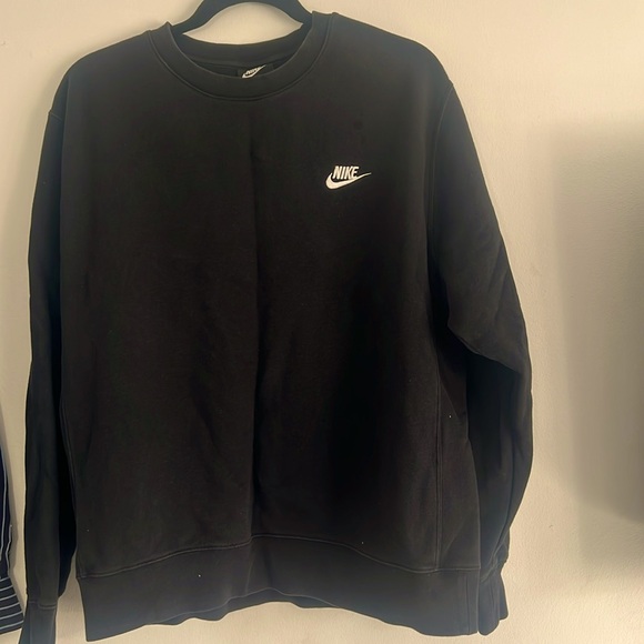 Black Nike crewneck sweater - Picture 1 of 2